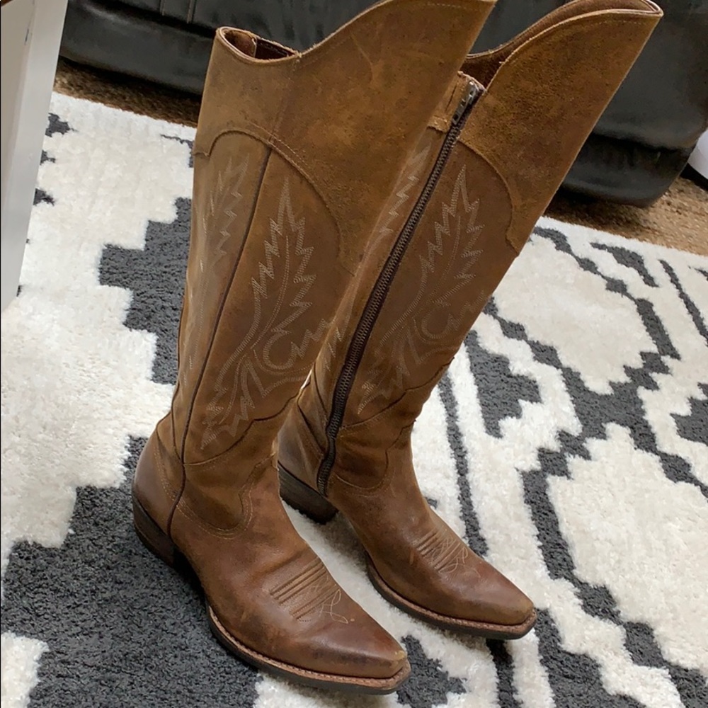 Size 8.5 Ariat Murrieta boot
